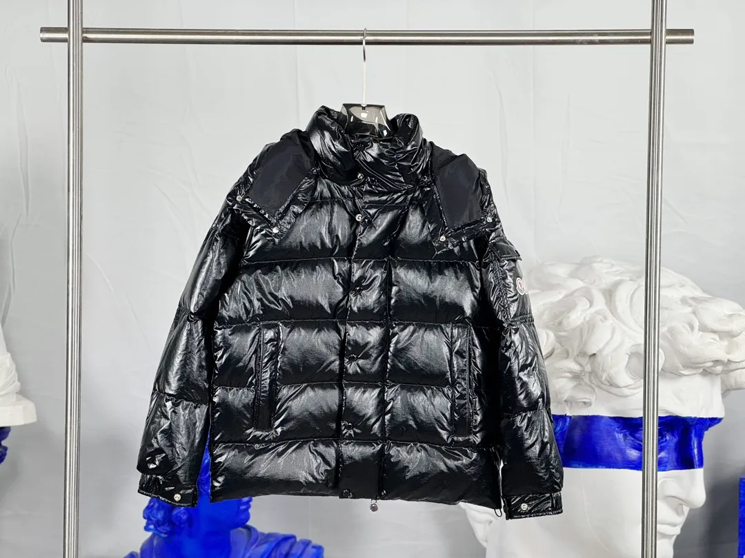 P390 Moncler/ 2026 70 、 。 DNA ， ， 。 Classic ， 、 。 Classic 70 。 Quality， 90 ，Premium Quality ， ，Black ！ Sizes M-3XL